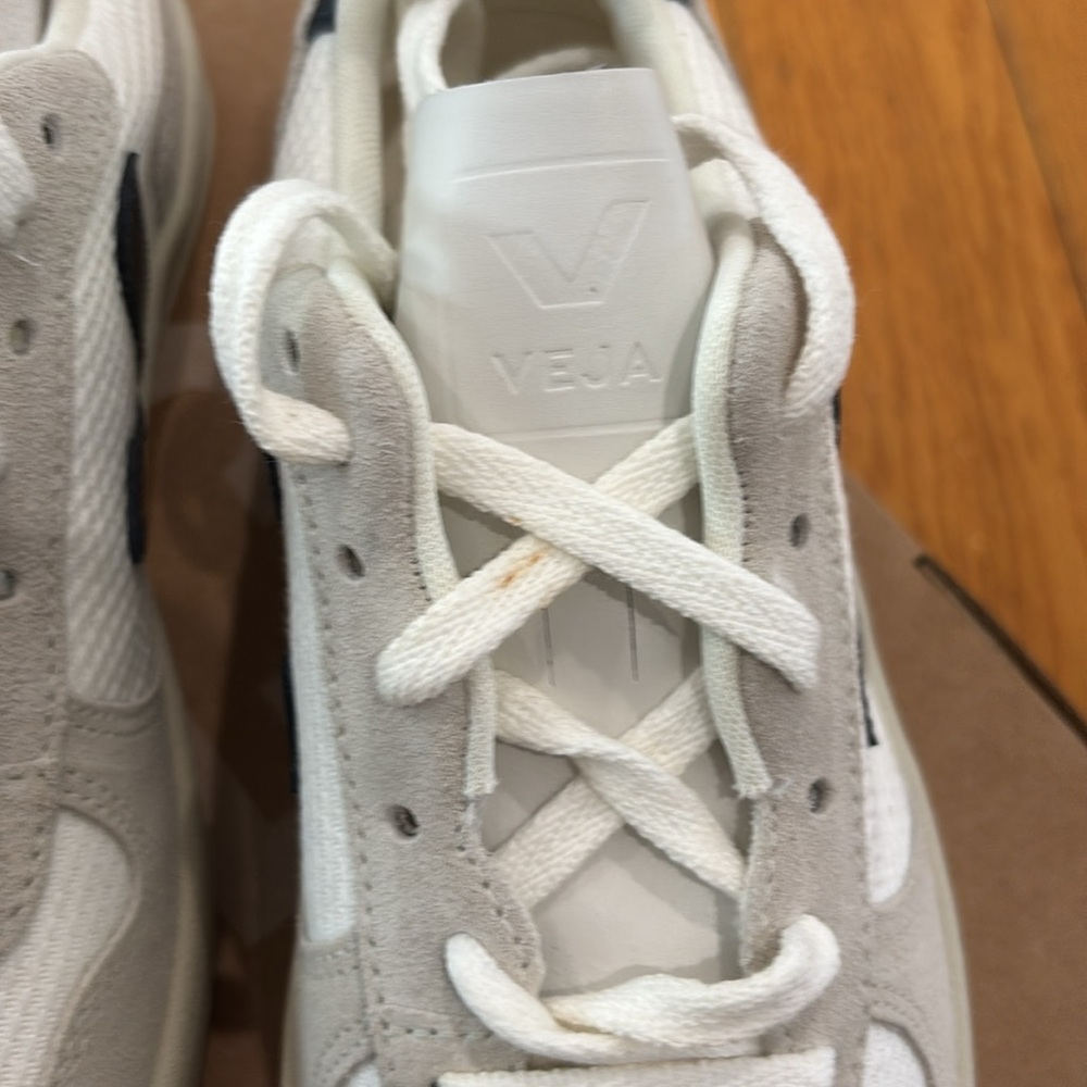 Veja V-10 Sneaker in White & Nautico, Size: EU 38 Women’s size 7 - Picture 12 of 13